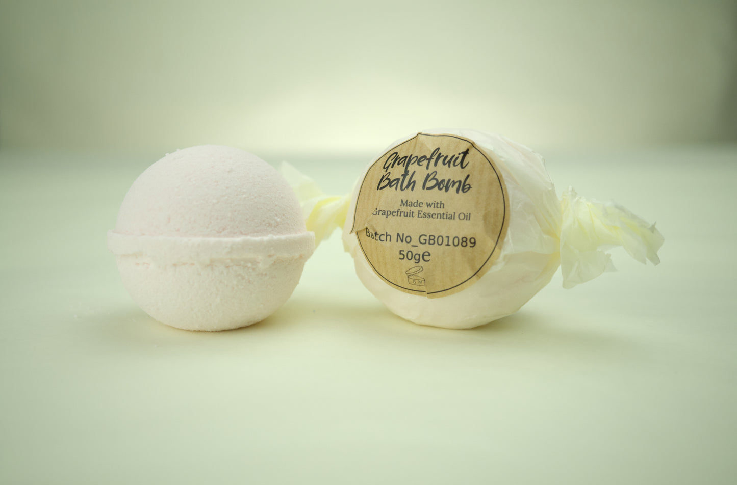 Bath bomb with Grapefruit essential oil