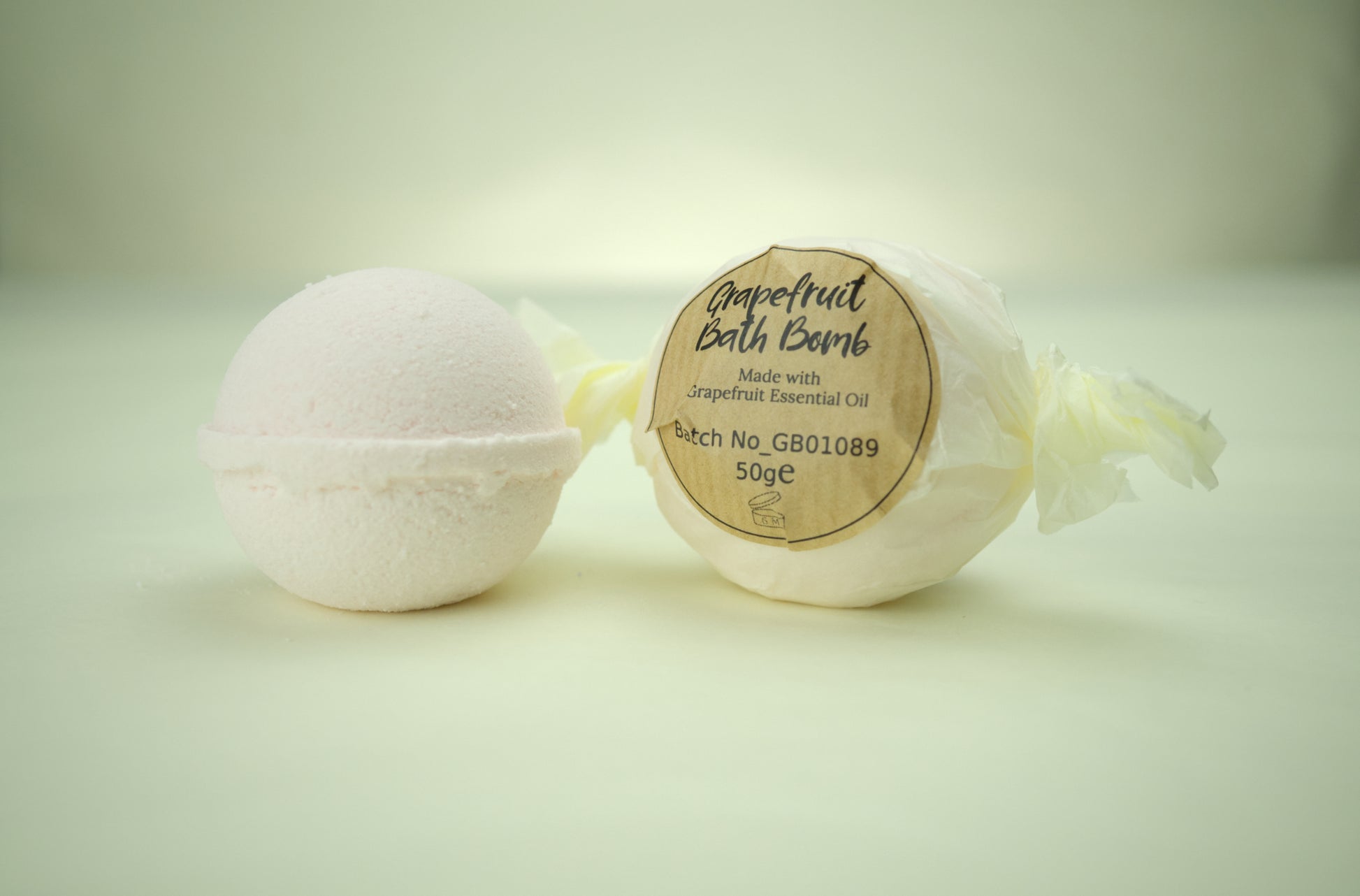 Bath bomb with Grapefruit essential oil